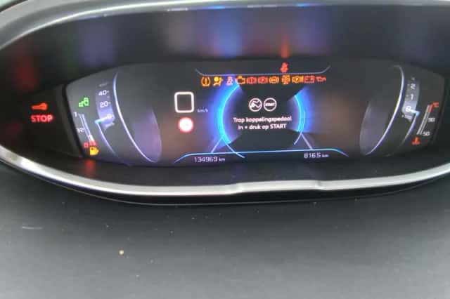 Peugeot 3008 (2017) thumbnail 4