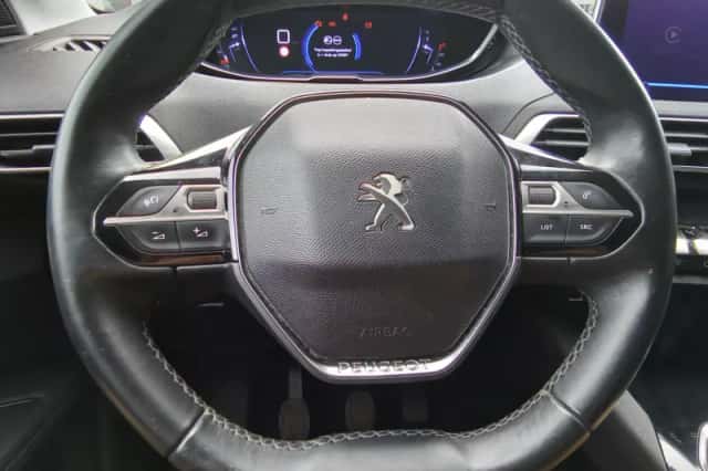 Peugeot 3008 (2017) thumbnail 5