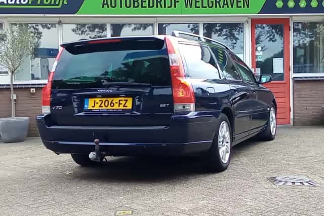 Volvo V70 (2004) thumbnail 2