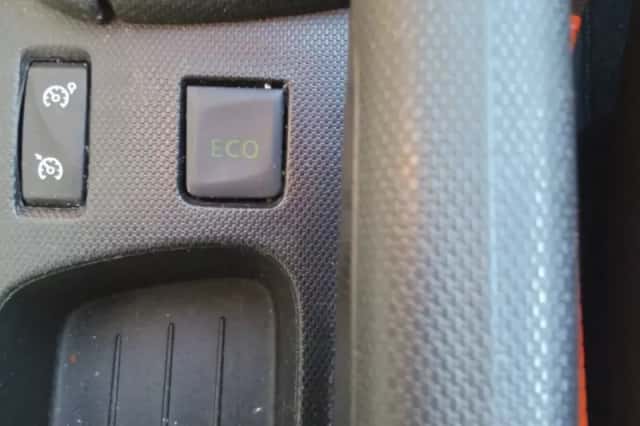 Renault Clio (2013) thumbnail 6
