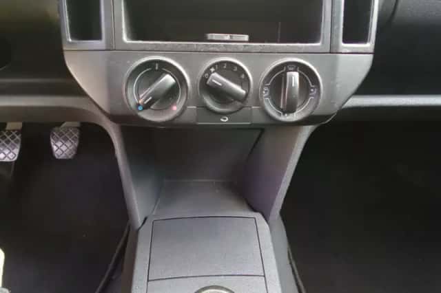 Volkswagen Polo (2003) thumbnail 3