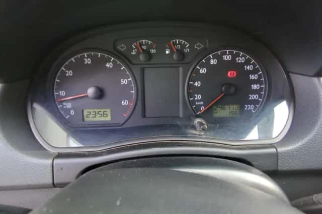 Volkswagen Polo (2003) thumbnail 4
