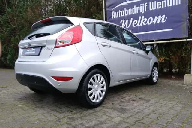 Ford Fiesta (2017) thumbnail 5