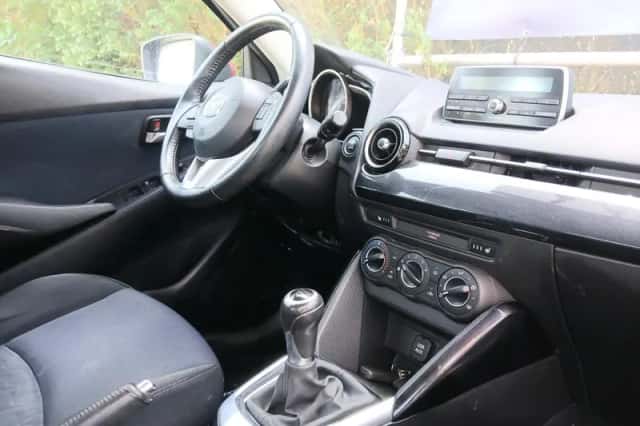 Mazda 2 (2015) thumbnail 5