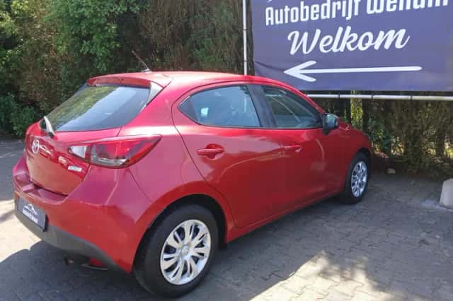 Mazda 2 (2015) thumbnail 6