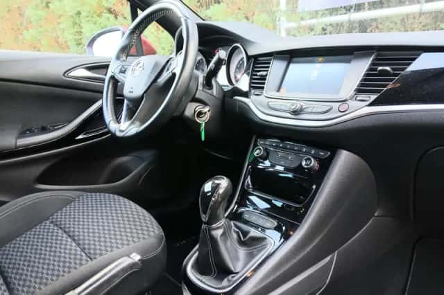 Opel Astra (2017) thumbnail 3