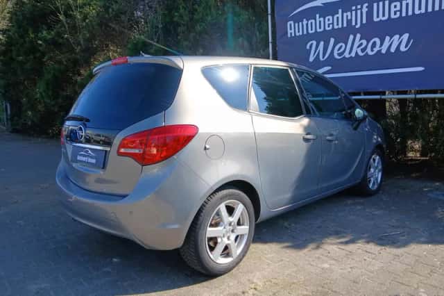 Opel Meriva (2010) thumbnail 4