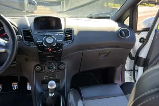Ford Fiesta (2015) thumbnail 2