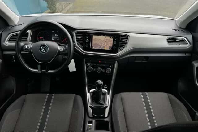 Volkswagen T-Roc (2021) thumbnail 3
