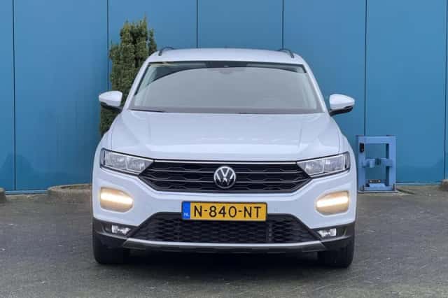 Volkswagen T-Roc (2021) thumbnail 4