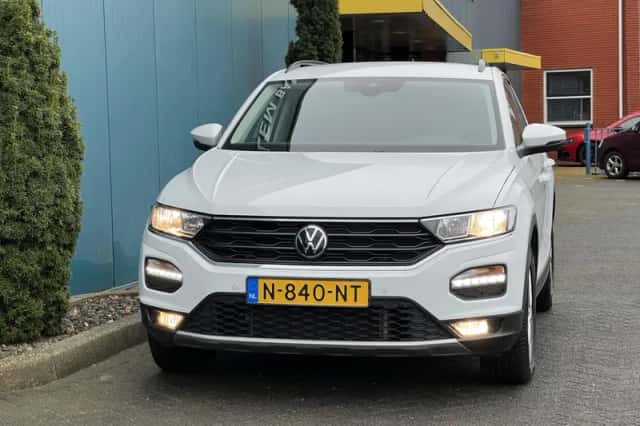Volkswagen T-Roc (2021) thumbnail 5