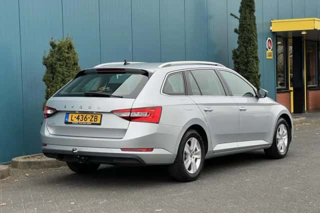 Škoda Superb (2021) thumbnail 2