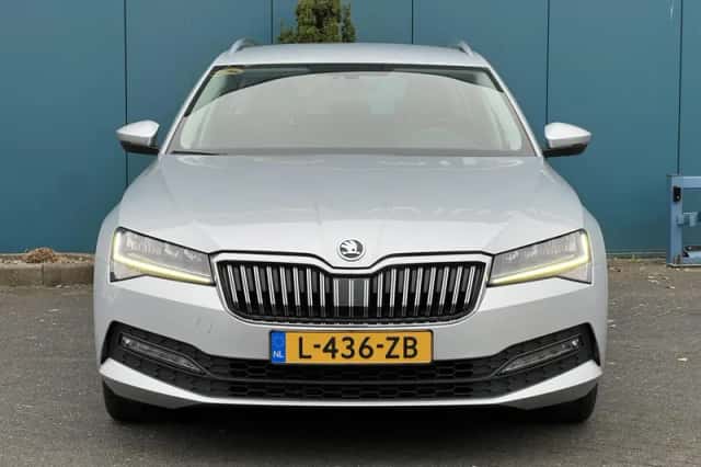 Škoda Superb (2021) thumbnail 4