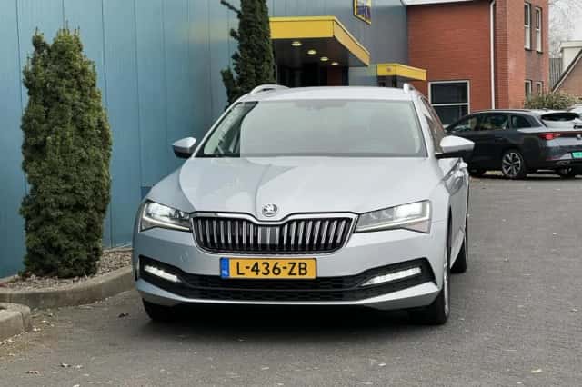 Škoda Superb (2021) thumbnail 5