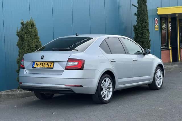 Škoda Octavia (2019) thumbnail 2