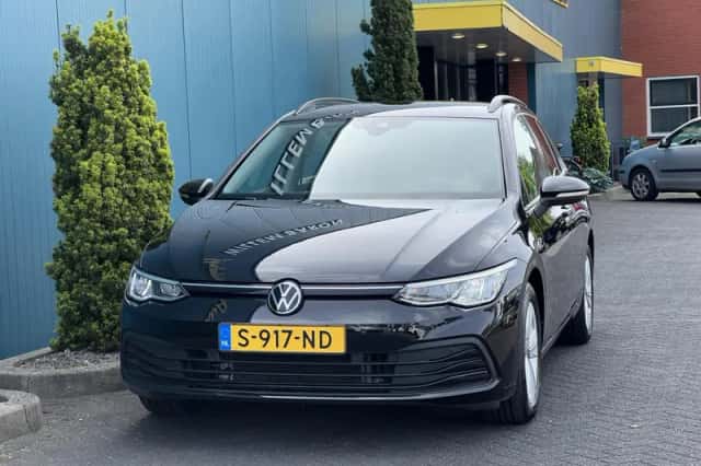 Volkswagen Golf (2023) thumbnail 4