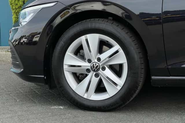 Volkswagen Golf (2023) thumbnail 5
