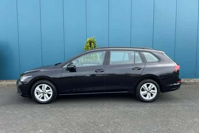 Volkswagen Golf (2023) thumbnail 6