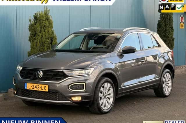 Volkswagen T-Roc (2021) thumbnail 1