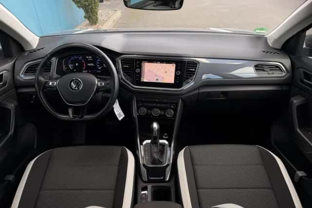 Volkswagen T-Roc (2021) thumbnail 3