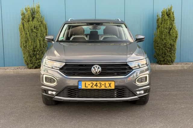 Volkswagen T-Roc (2021) thumbnail 4