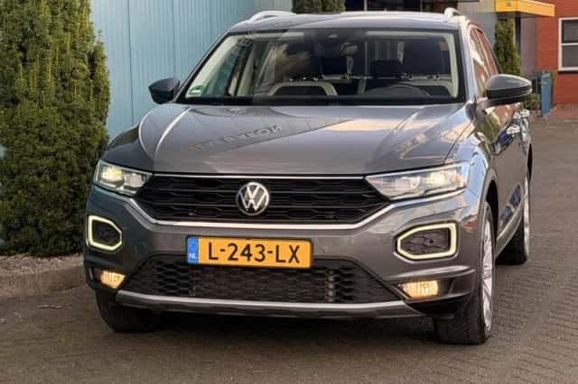Volkswagen T-Roc (2021) thumbnail 5