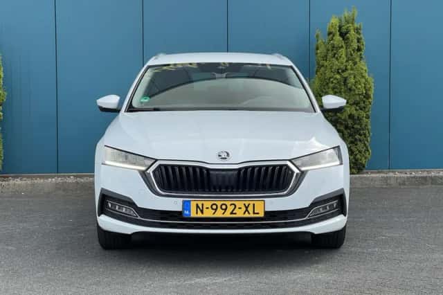 Škoda Octavia (2022) thumbnail 4