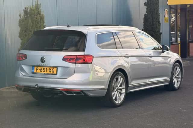 Volkswagen Passat (2022) thumbnail 2