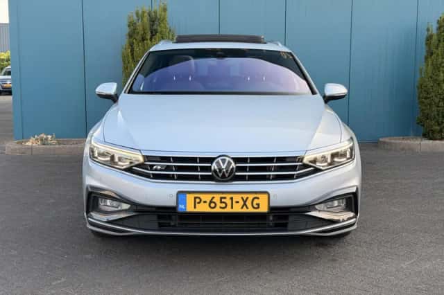 Volkswagen Passat (2022) thumbnail 4