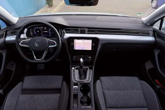 Volkswagen Passat (2023) thumbnail 3