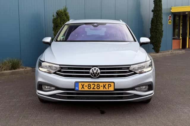Volkswagen Passat (2023) thumbnail 5