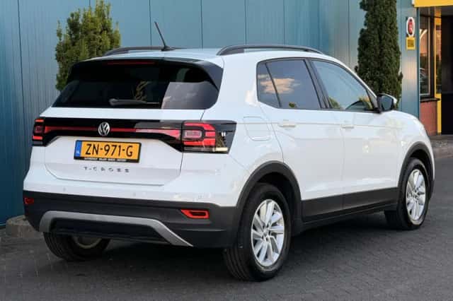 Volkswagen T-Cross (2019) thumbnail 2