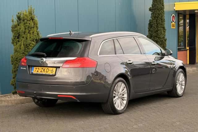 Opel Insignia (2012) thumbnail 2