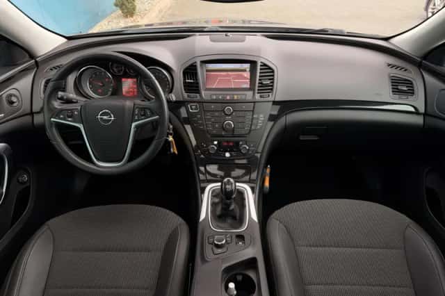 Opel Insignia (2012) thumbnail 3