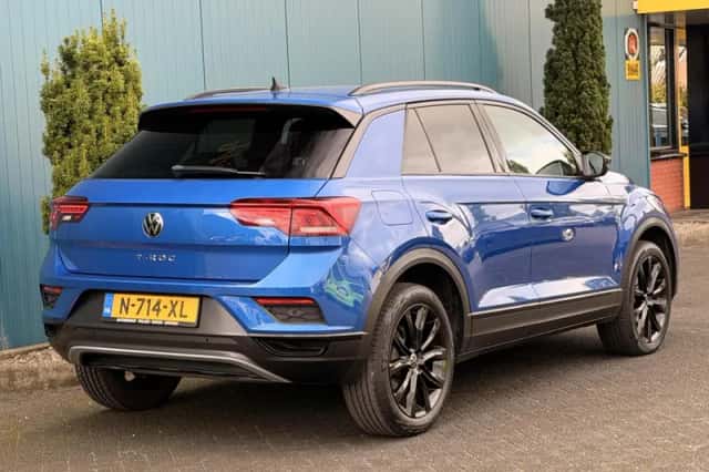 Volkswagen T-Roc (2022) thumbnail 2