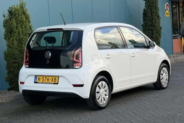 Volkswagen Up! (2021) thumbnail 2
