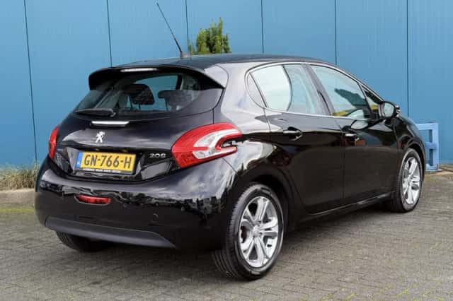 Peugeot 208 (2015) thumbnail 2