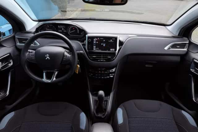 Peugeot 208 (2015) thumbnail 3