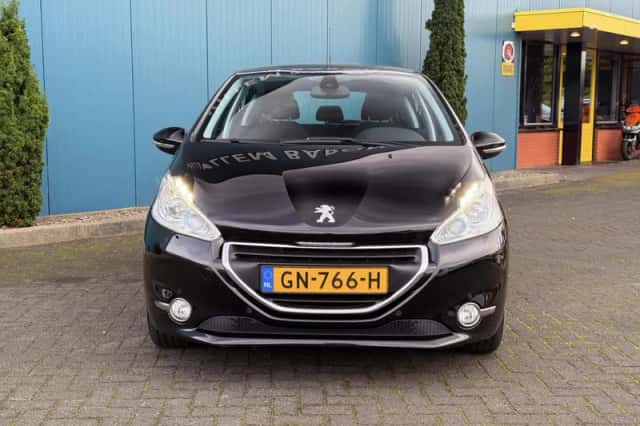 Peugeot 208 (2015) thumbnail 4