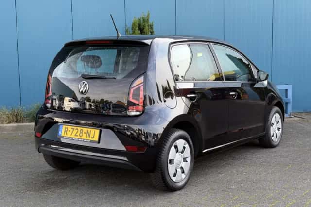 Volkswagen Up! (2022) thumbnail 2