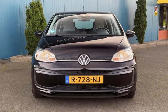 Volkswagen Up! (2022) thumbnail 4