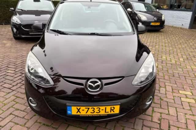 Mazda 2 (2013) thumbnail 3