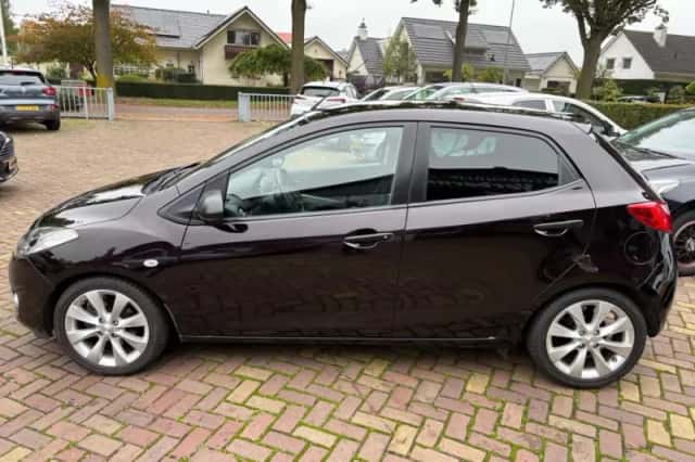 Mazda 2 (2013) thumbnail 4