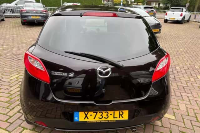 Mazda 2 (2013) thumbnail 5