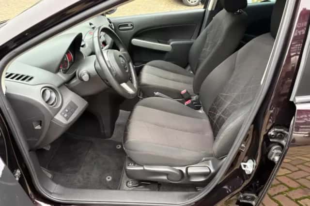 Mazda 2 (2013) thumbnail 6