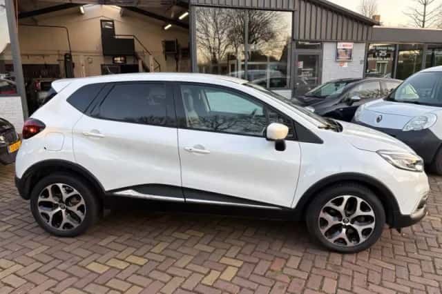 Renault Captur (2018) thumbnail 2