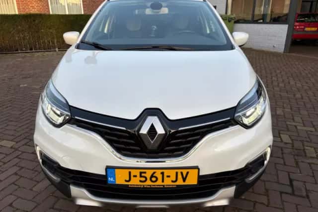 Renault Captur (2018) thumbnail 3