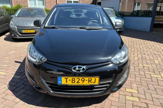 Hyundai i20 (2015) thumbnail 3