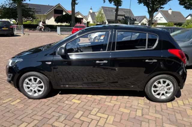Hyundai i20 (2015) thumbnail 4