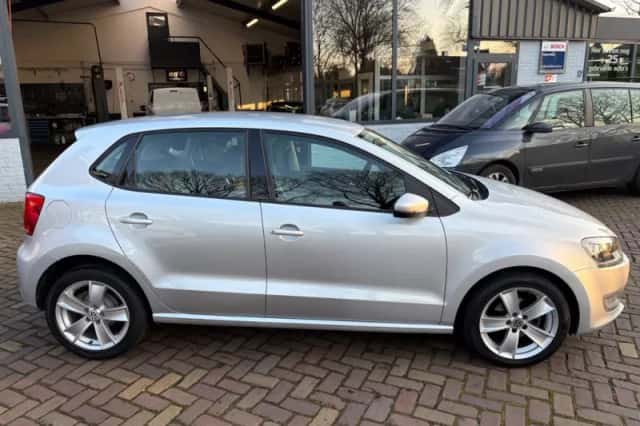 Volkswagen Polo (2011) thumbnail 2